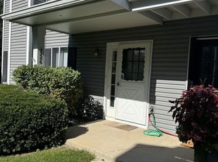 1326 Barclay Ln, Deerfield, IL 60015