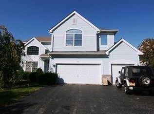 828 Alexandra Blvd, Crystal Lake, IL 60014