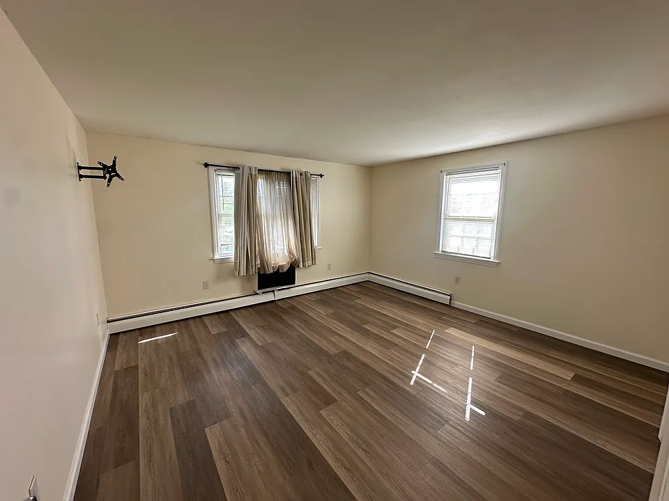 1256 Farmington Ave #C
