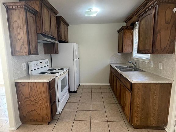3rd image of 1806 S Ironwood St APT D