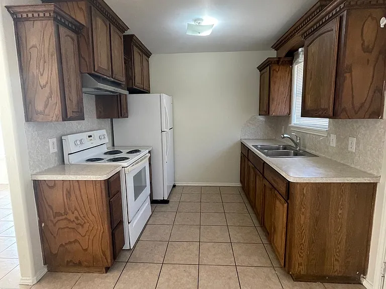 1806 S Ironwood St #D — Photo 3