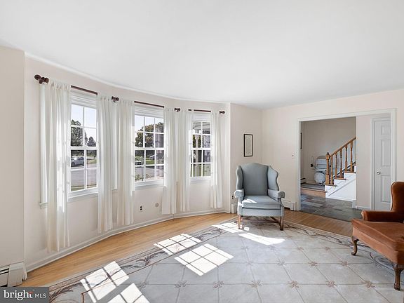 4th image of 2612 Montclare Dr