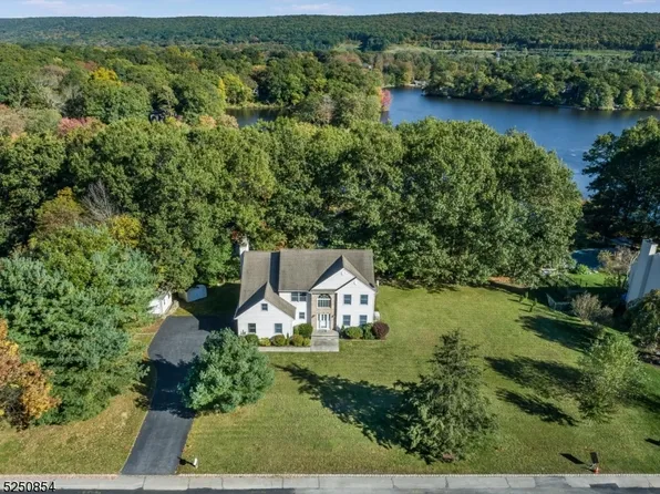 10 Sleepy Hollow Dr, Jefferson Twp., NJ 07438