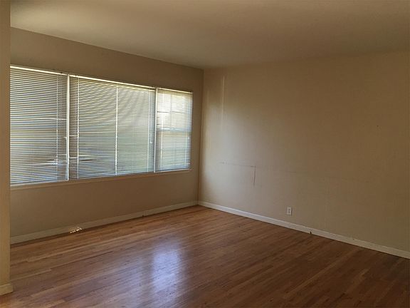 5th image of 14424 Seaforth Ave
