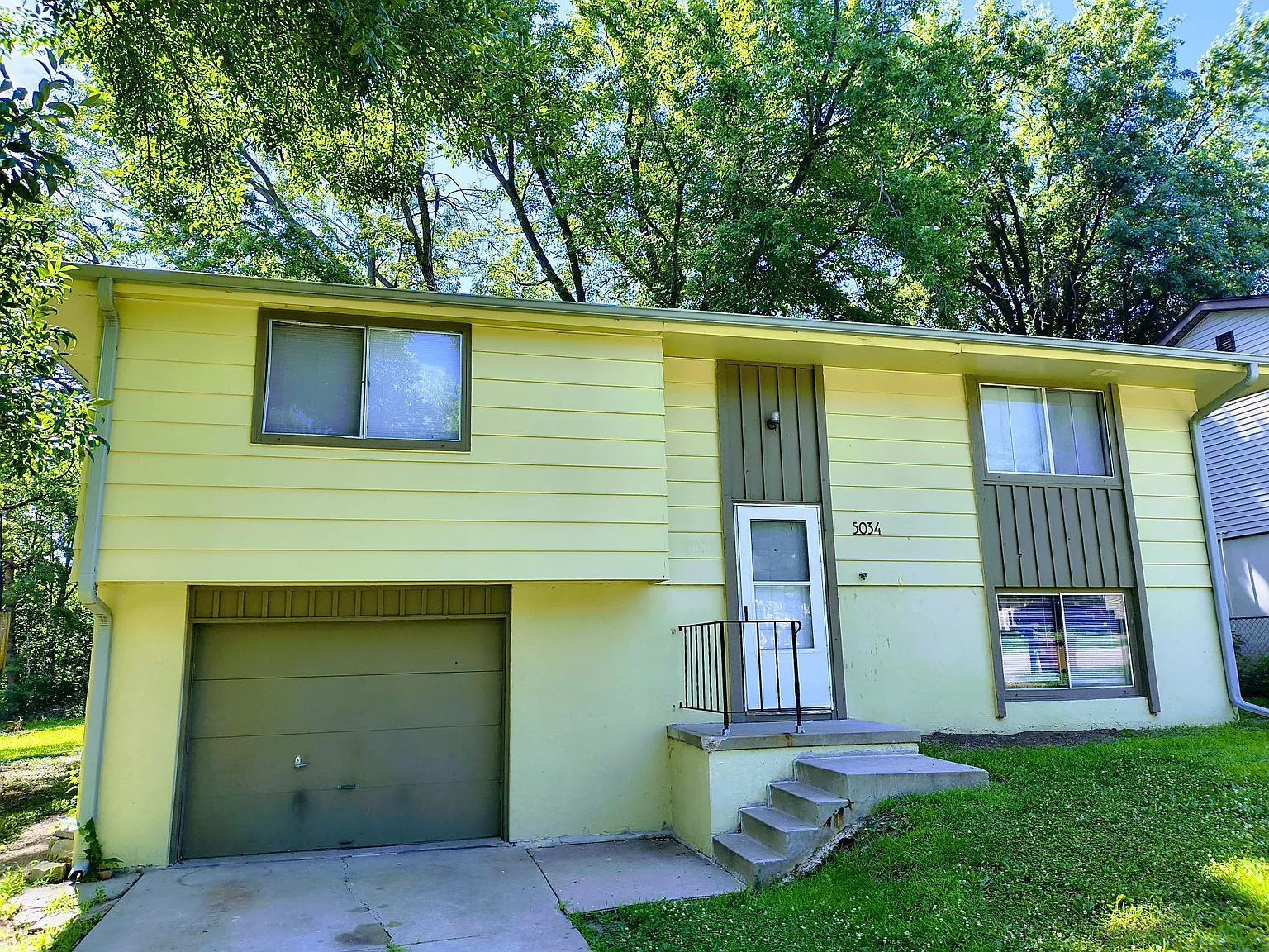 3 bed, 968 sqft, $1,395 — Photo 1