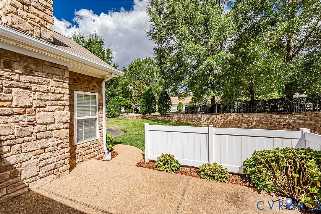 2 bed, 2.0 bath, 1328 sqft, $2,500 — Photo 4