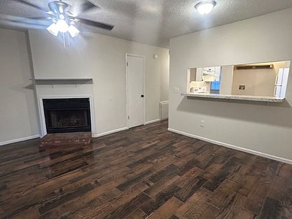 3rd image of 112 Country Town Dr