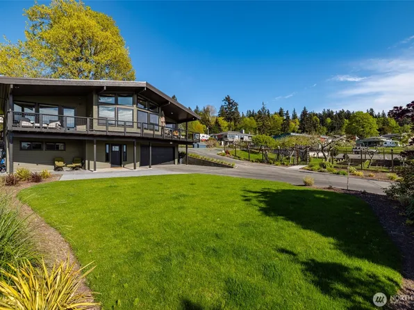 8177 Cultus Dr, Clinton, WA 98236