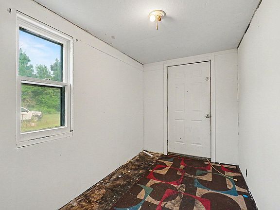 3rd image of 20 Summer St