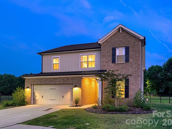 3rd image of 1003 Yearden Ln