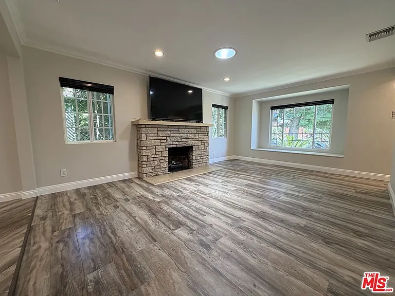 4747 Cartwright Ave — Photo 18