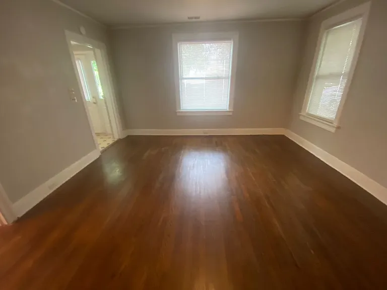424 S Holly St — Photo 3