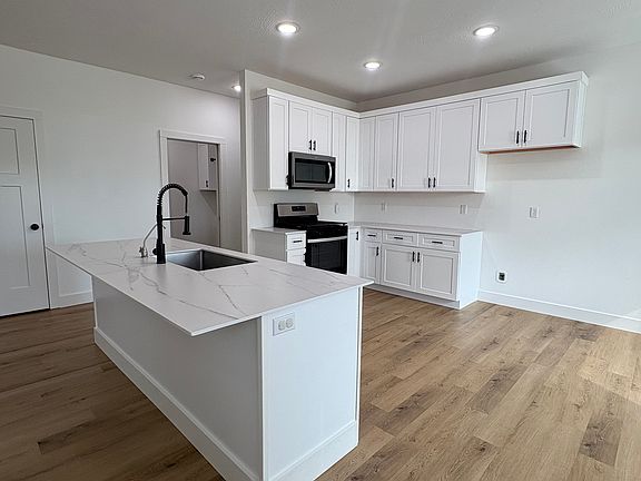 5th image of 664 N Dean Ln