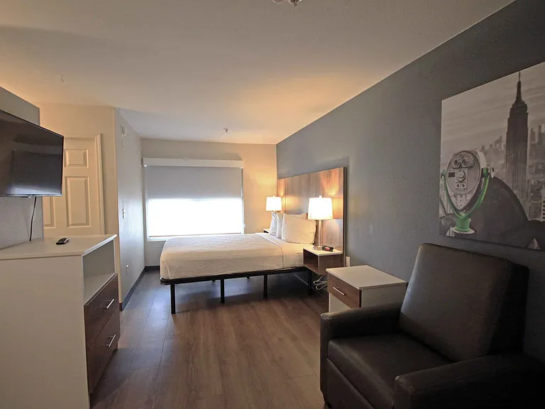Studio Suite - 1 Queen Bed