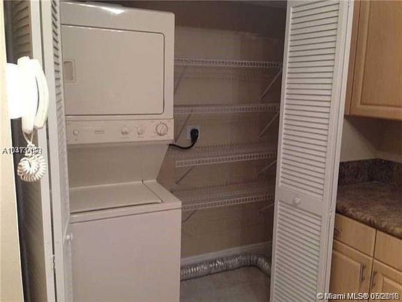 5th image of 609 E Sheridan St APT 207