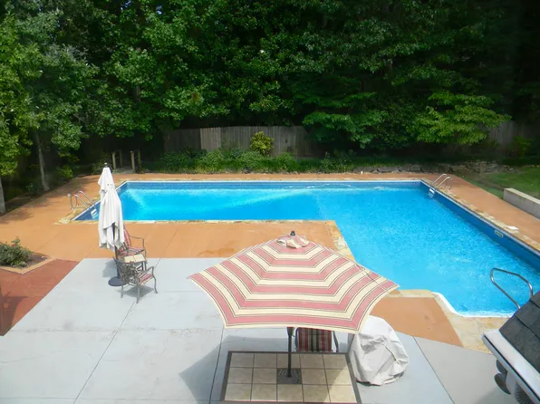 2700 Holly Spring Dr, Germantown, TN 38138