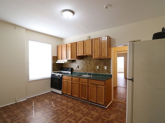 4th image of 10 Rutgers Ave Floor 2