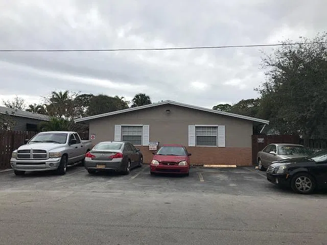 1106 SW 1st St — Photo 1