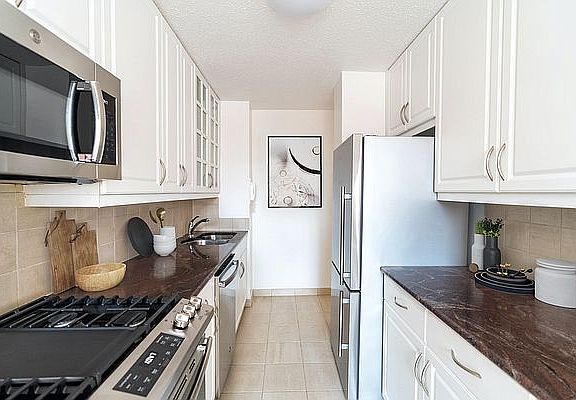 4th image of 470 2nd Ave APT 15E