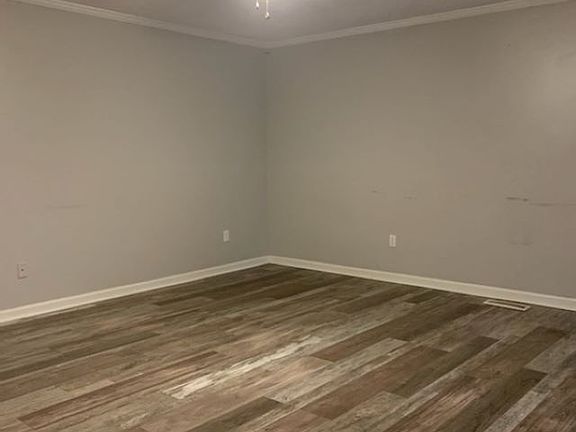 3rd image of 484 Penny Ln