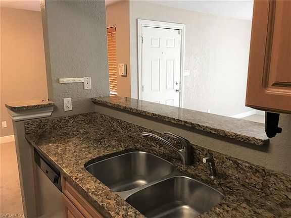 5th image of 2915 Winkler Ave APT 820