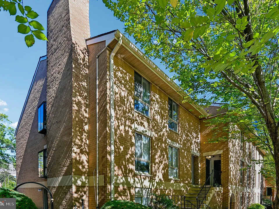 144 W Barre St