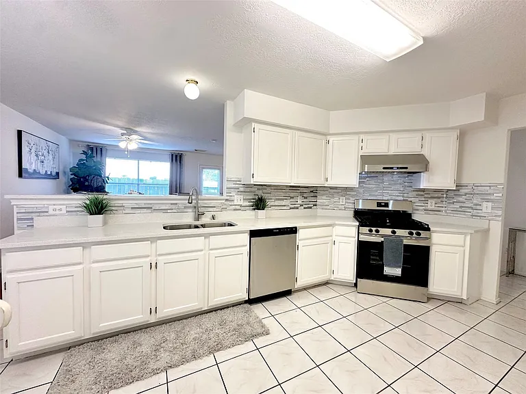 8223 Golf Green Cir — Photo 17