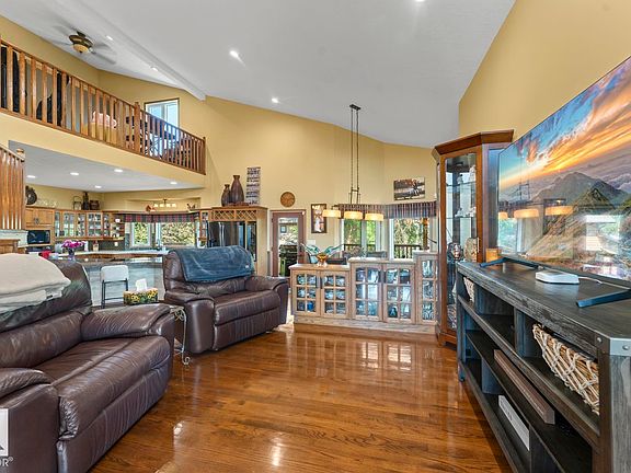 5th image of 2700 Beach Ave