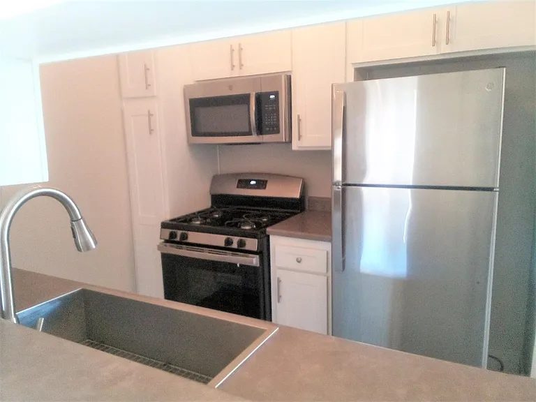 11230 Camarillo St #201 — Photo 7