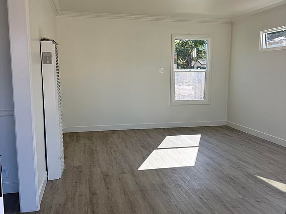 2nd image of 2100 Magnolia Ave #2100