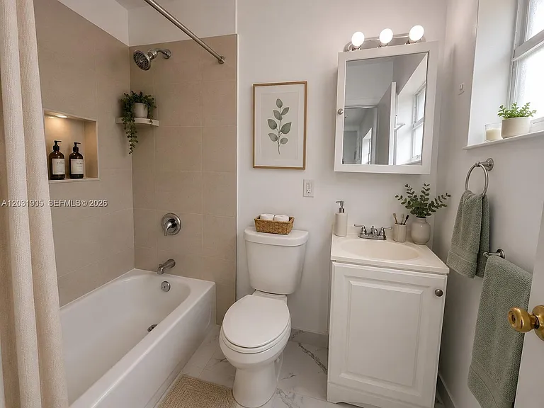 855 W 29th St #12 — Photo 3