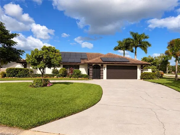 102 Muirfield CIR, NAPLES, FL 34113