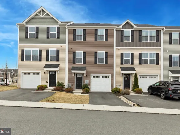 39 Foxwood Dr, Gilbertsville, PA 19525