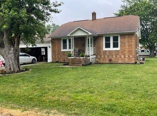 406 N 7th St, Altamont, IL 62411