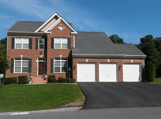 73 Aquifer Dr, Falling Waters, WV 25419