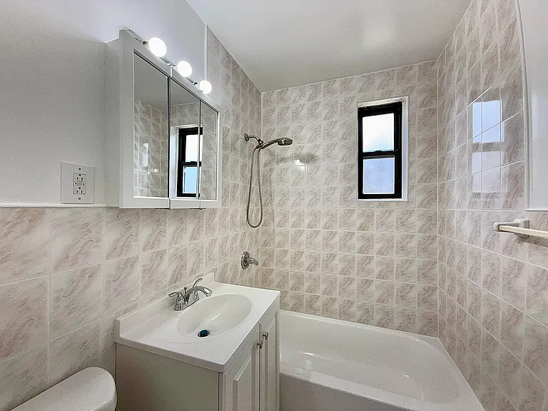 202-02 Rocky Hill Rd #2K1 — Photo 4