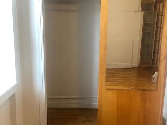4th image of 423 16th St APT 2R