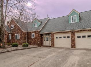 219 S Pine St, Benton, IL 62812