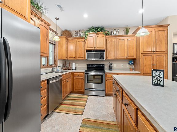 4th image of 725 E 70th Pl