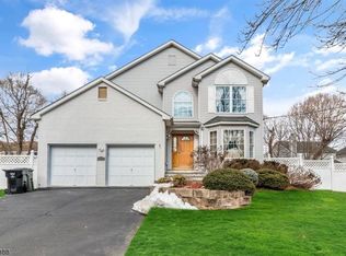 758 Pascack Rd, Paramus, NJ 07652