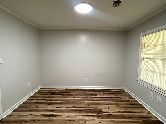 4th image of 212 Robinhood Rd