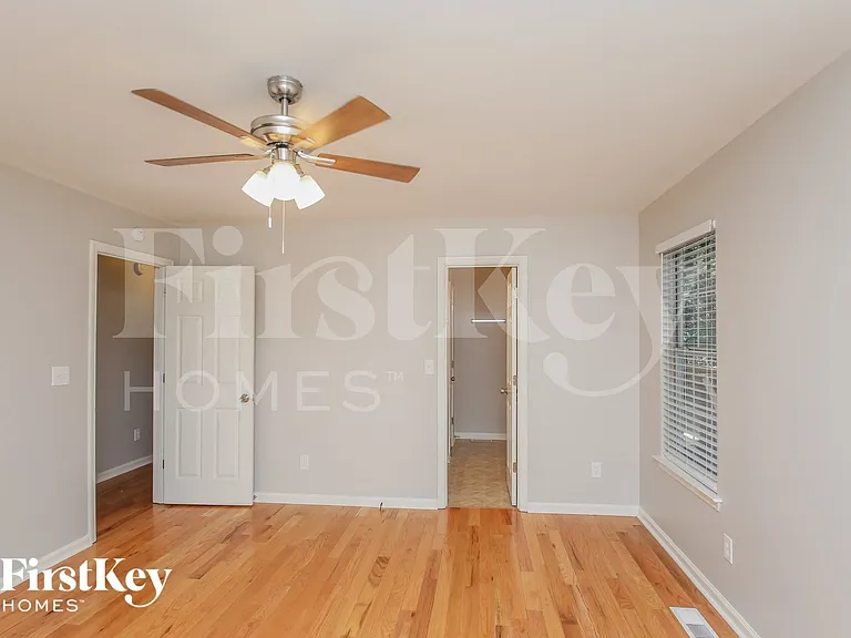 441 Bakers Bridge Cir — Photo 7