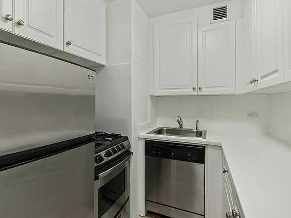 5th image of 40 Park Ave APT 9G
