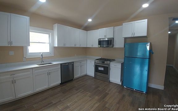 3rd image of 821 W Woodlawn Ave APT 1