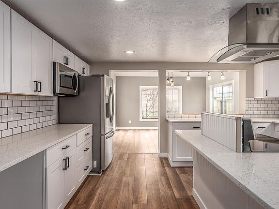5th image of 9903 E Garland Ave