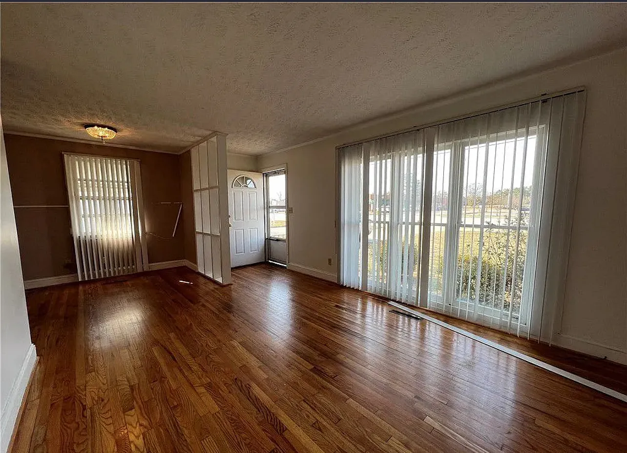 3 bed, 1008 sqft, $1,200 — Photo 4