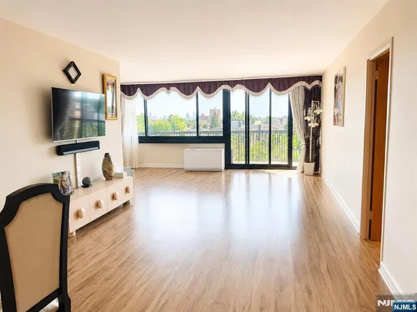 770 Anderson Ave APT 6-R, Cliffside Park, NJ 07010