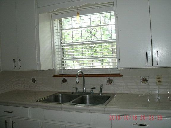 4th image of 1718 Marquette Ave