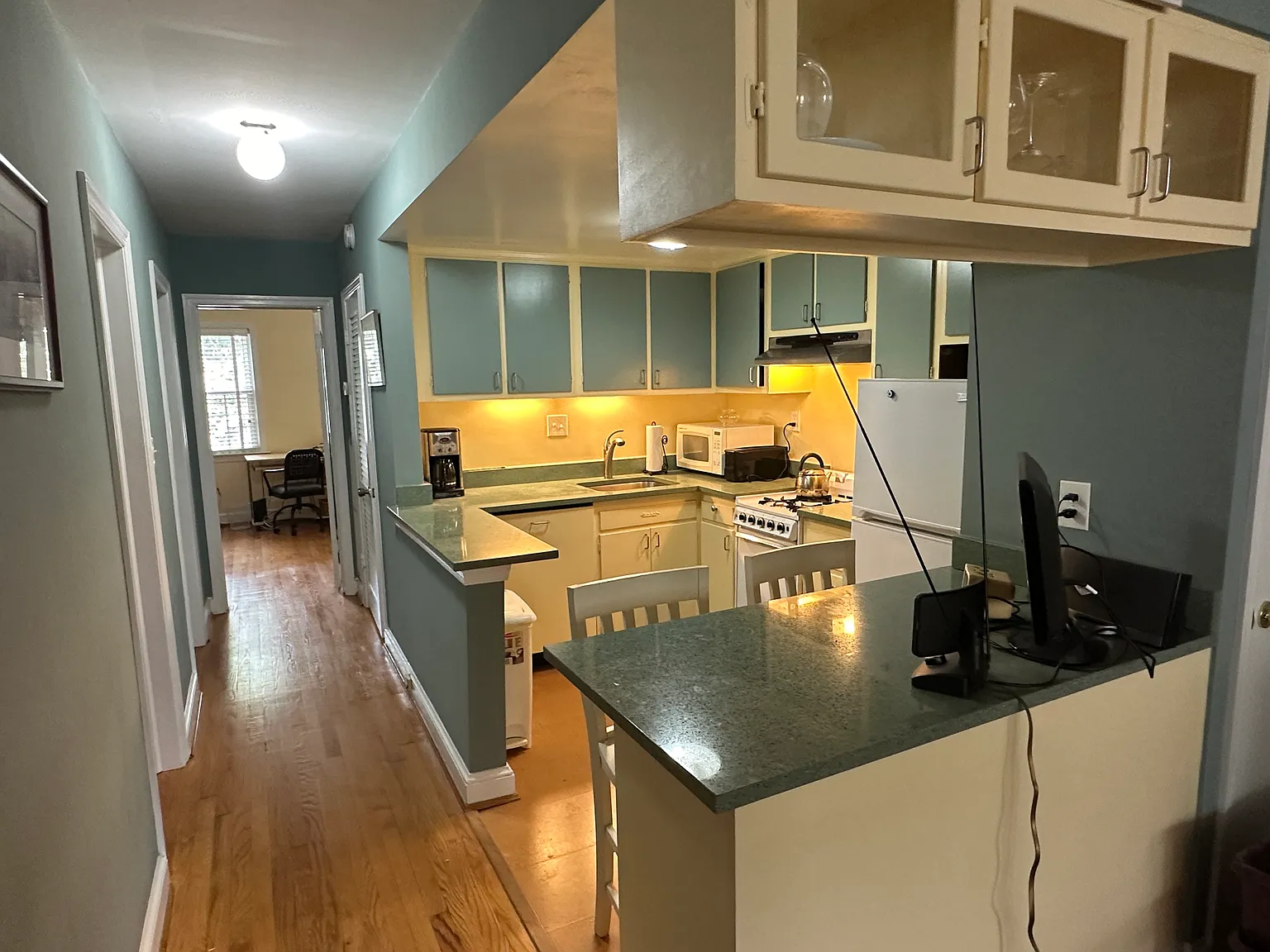 2 bed, 1000 sqft, $2,895 — Photo 2