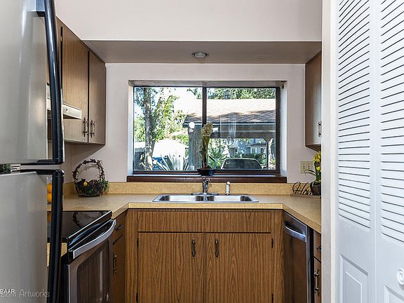 5th image of 14 Fair Oaks Cir